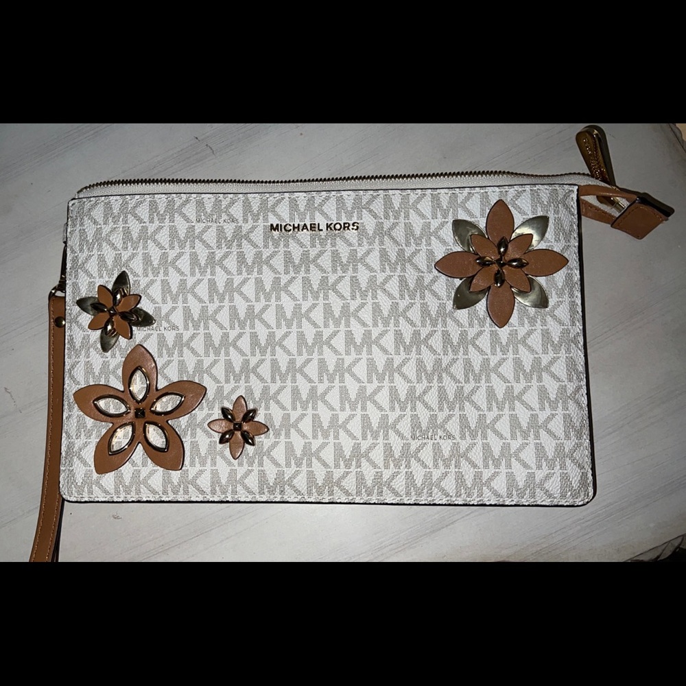 Michael Kors wristlet